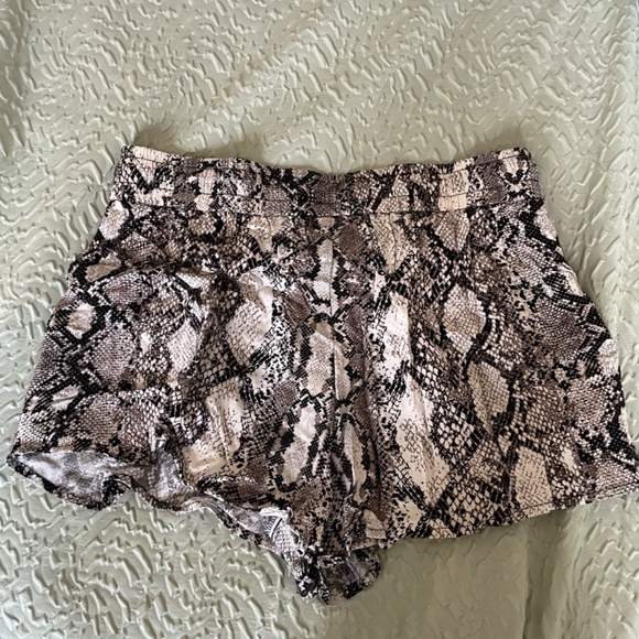 Express Snake Print Flowy High Waist Shorts Size Large - Picture 3 of 3